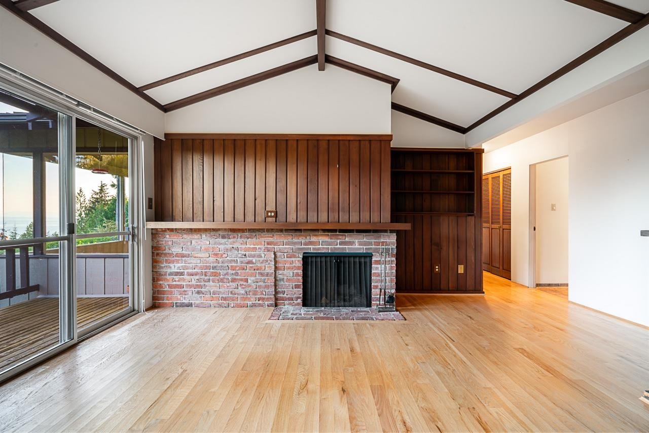 3898 Southridge Ave
