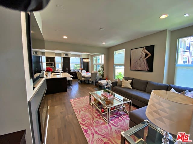 6515 6515 1/2 La Mirada Ave