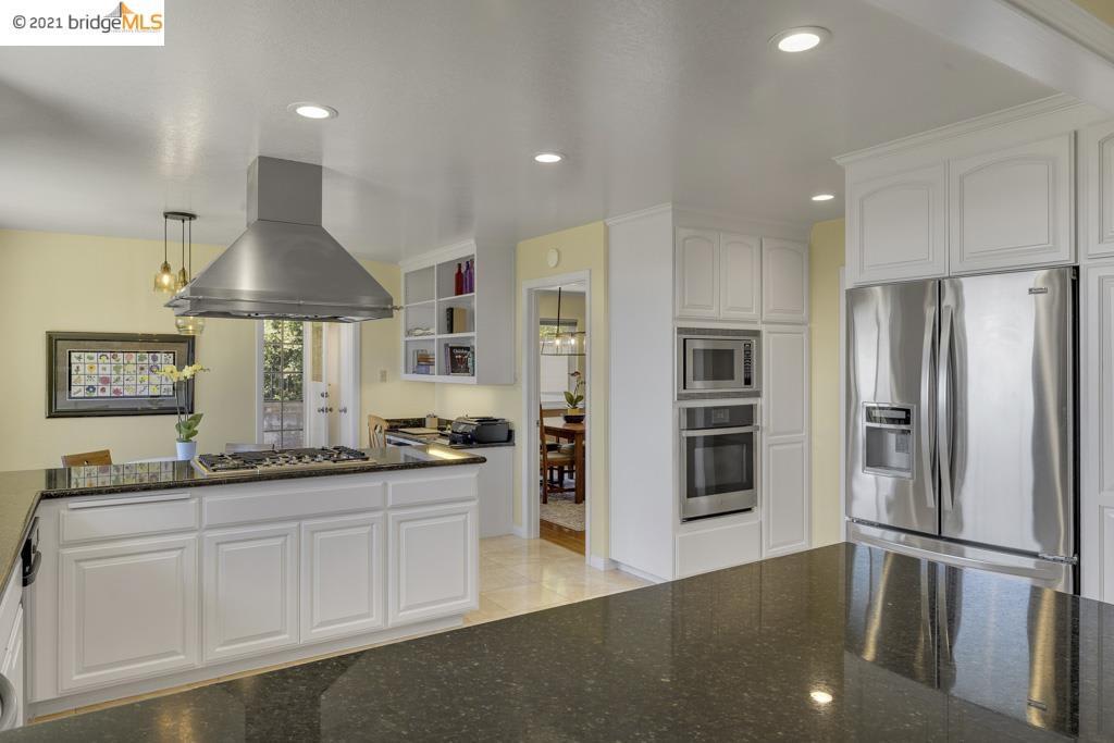 1863 Lakeview Ct