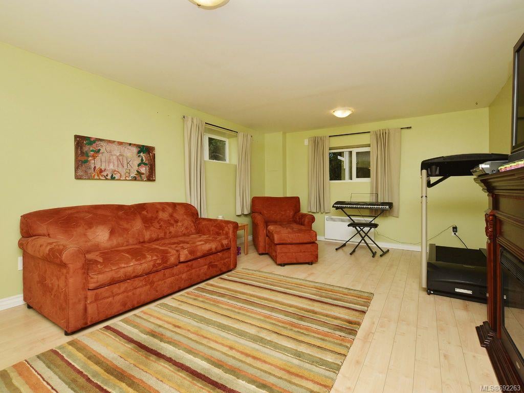 566 Ledsham Rd, Colwood