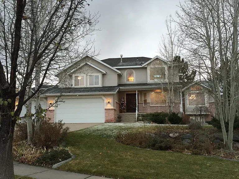 932 E Coyote Cir