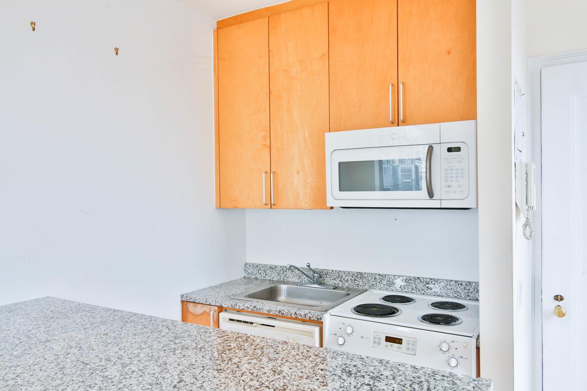 30 East 68th Street, Apt PH-E