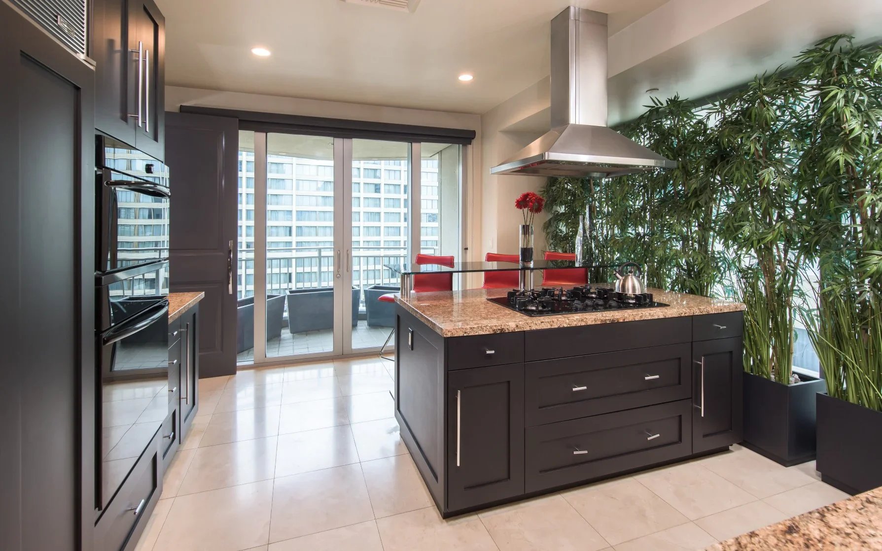 10727 Wilshire, 901