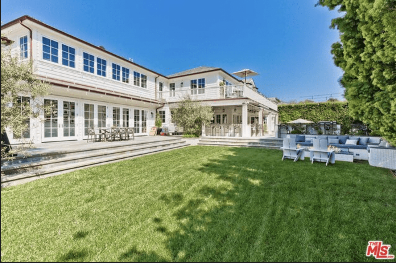 Double Lot Traditional Estate