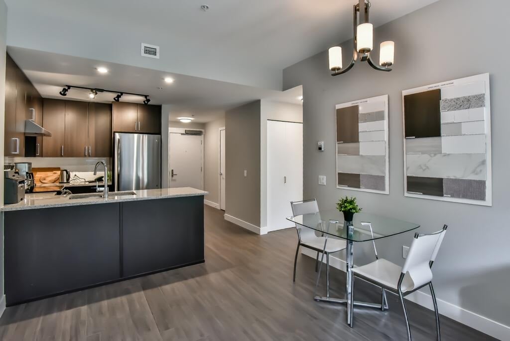 211-3365 E 4th Ave