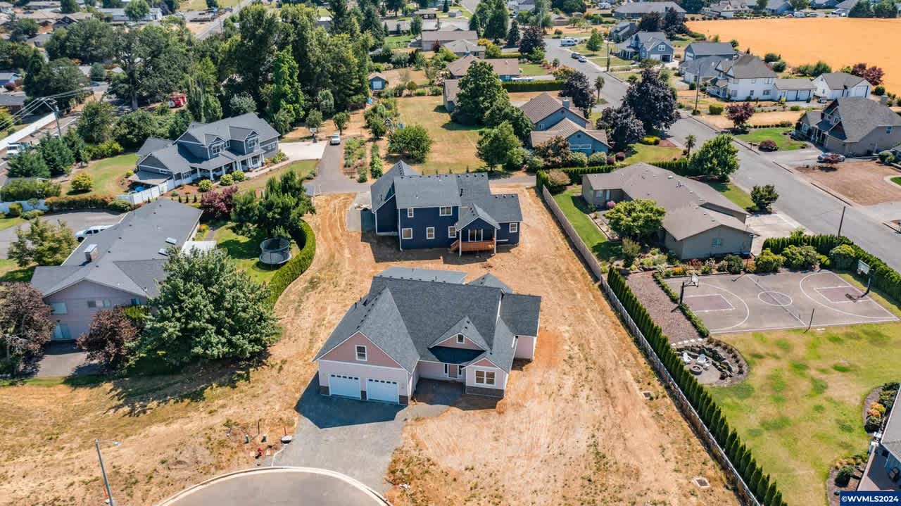 701 NW George Ct