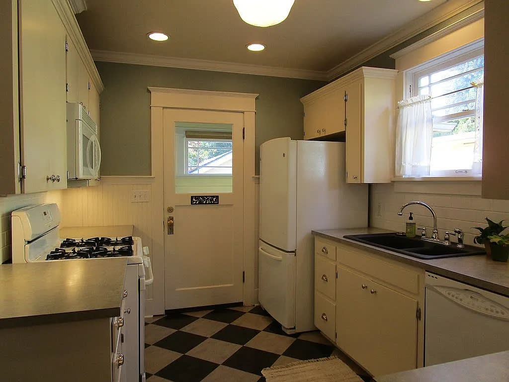 234 NW 30th St