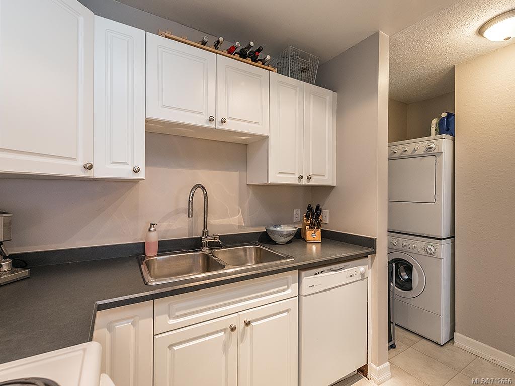 2306 Fernwood Rd, Victoria