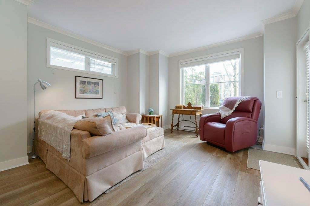 101-1375 View Cres