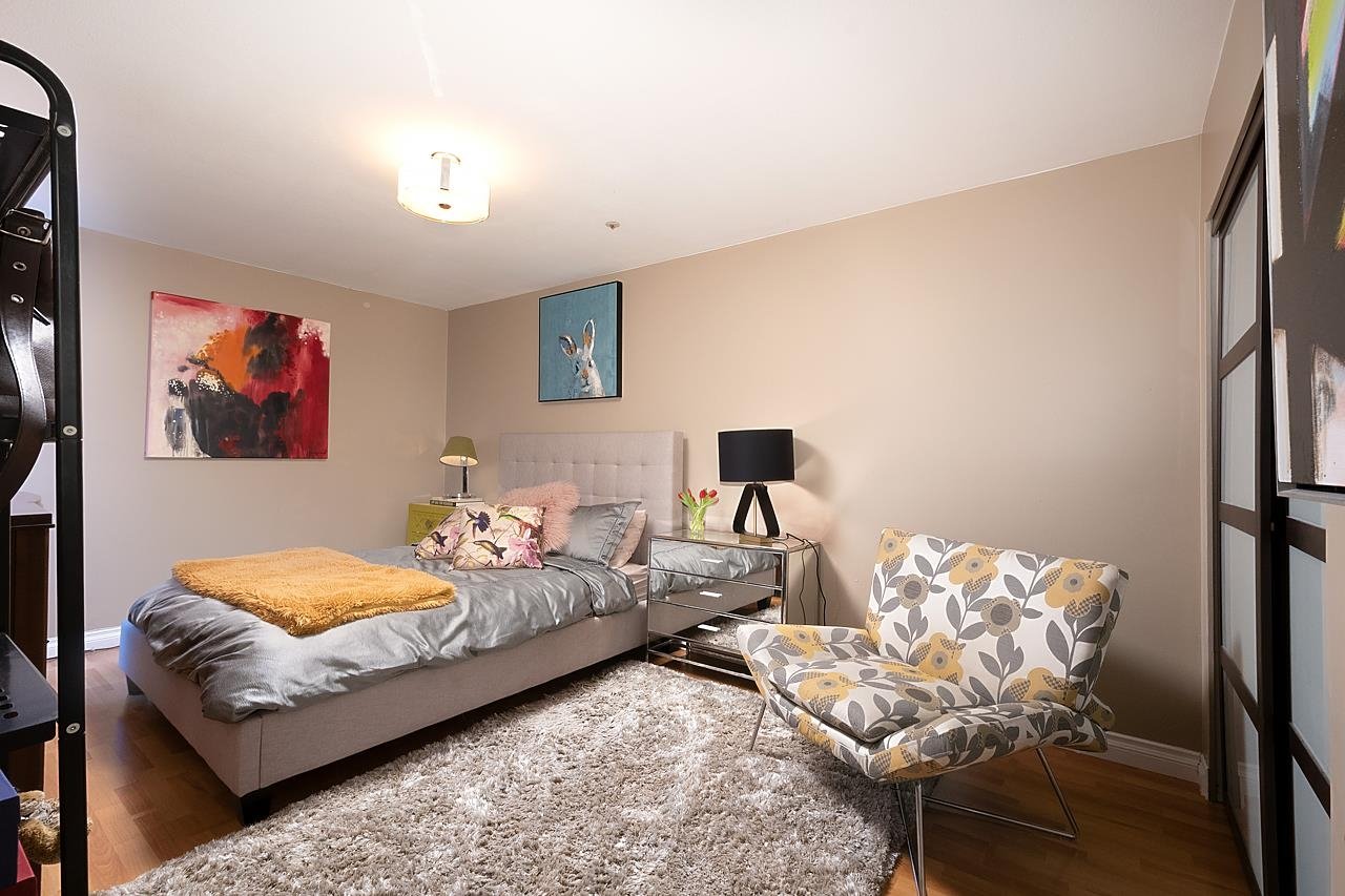 205-2212 Oxford St
