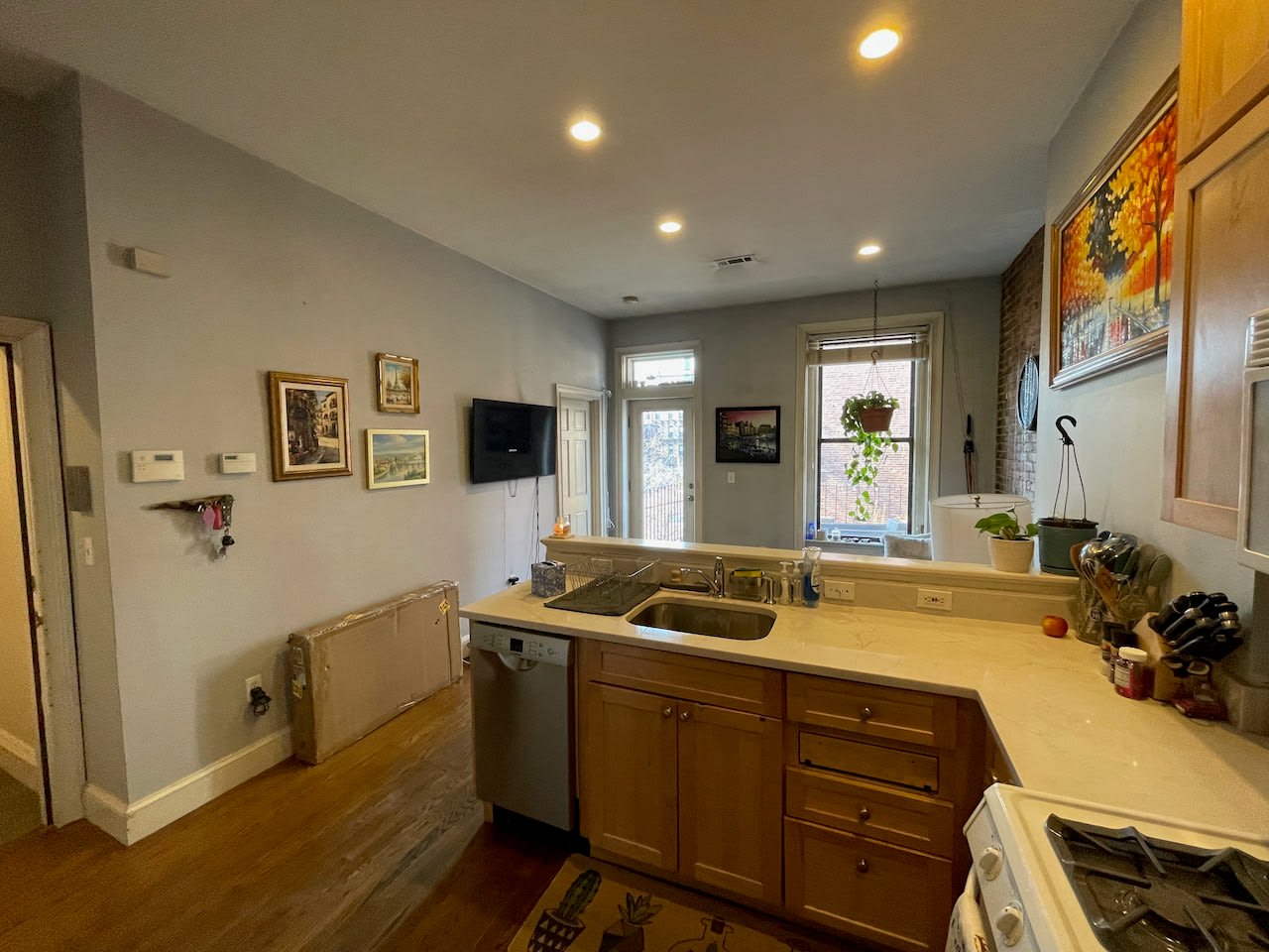 Sweet 1 bed 1 bath on Columbus - Deck and Laundry! AUGUST 1