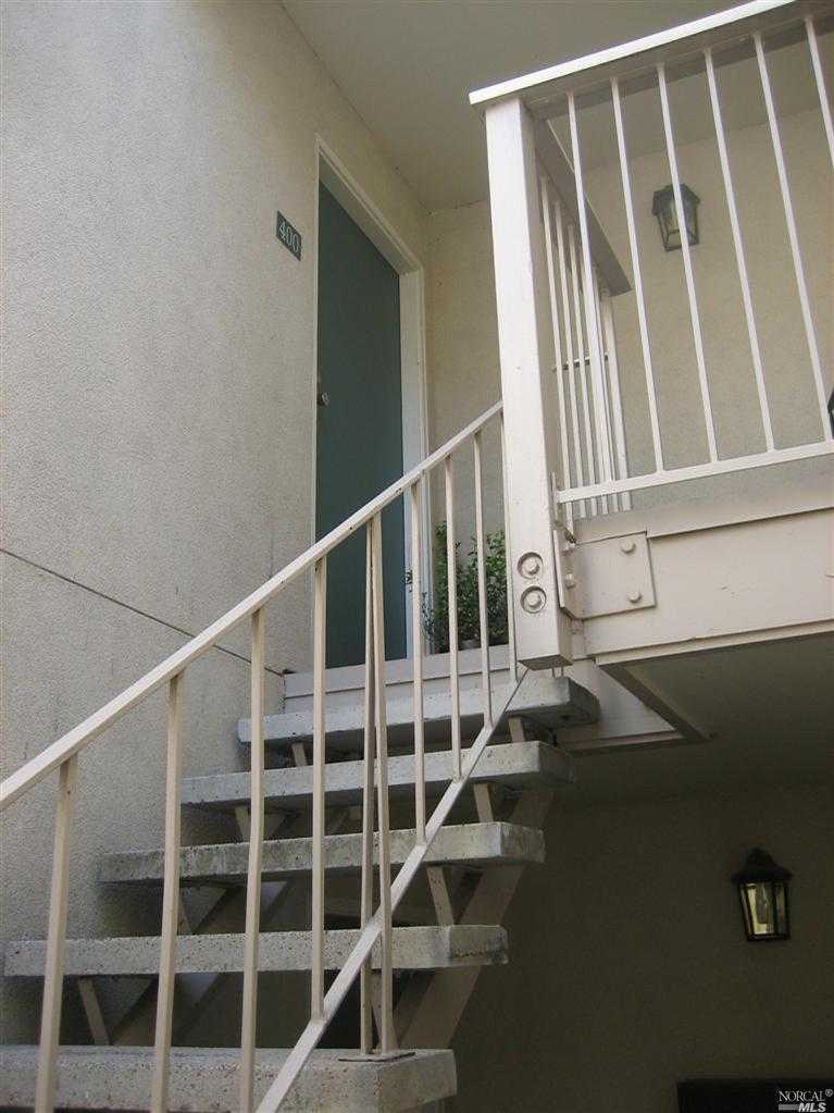 400 Larkspur Plaza Dr