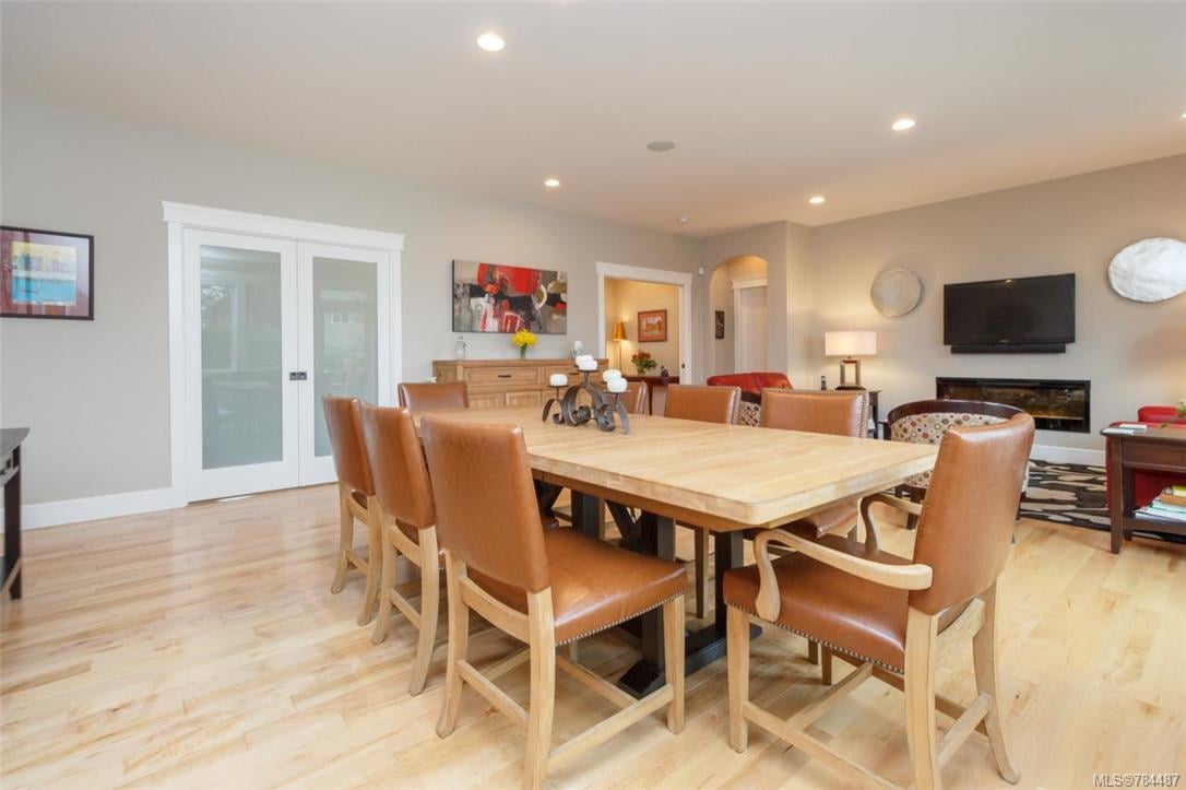10100 Tsaykum Rd, North Saanich
