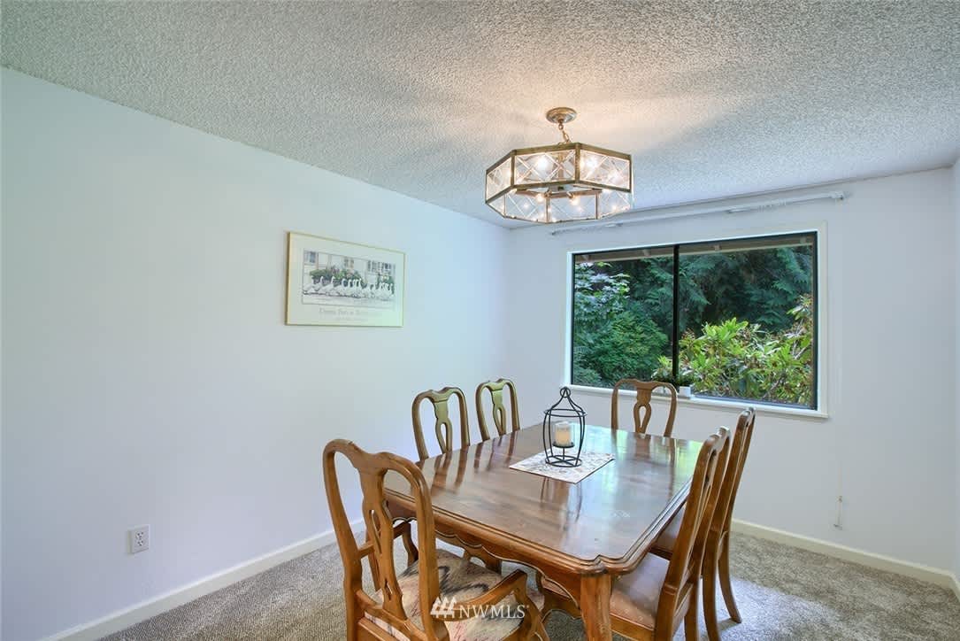 24721 SE Mirrormont Way, Issaquah, WA 98027