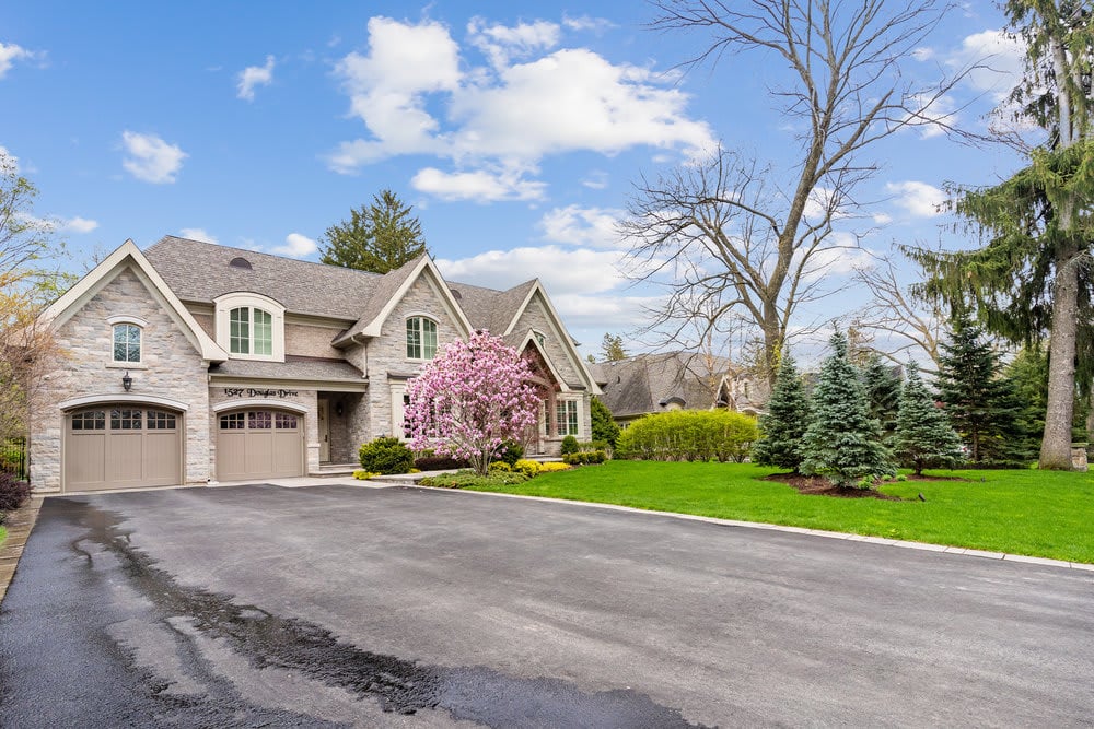 1527 Douglas Dr