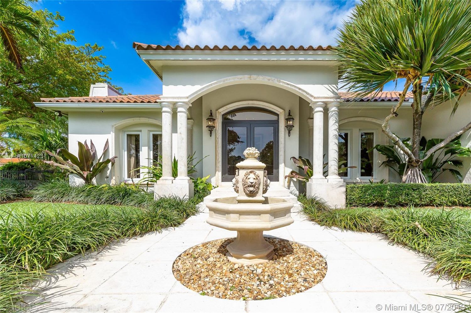 2820 Alhambra Cir