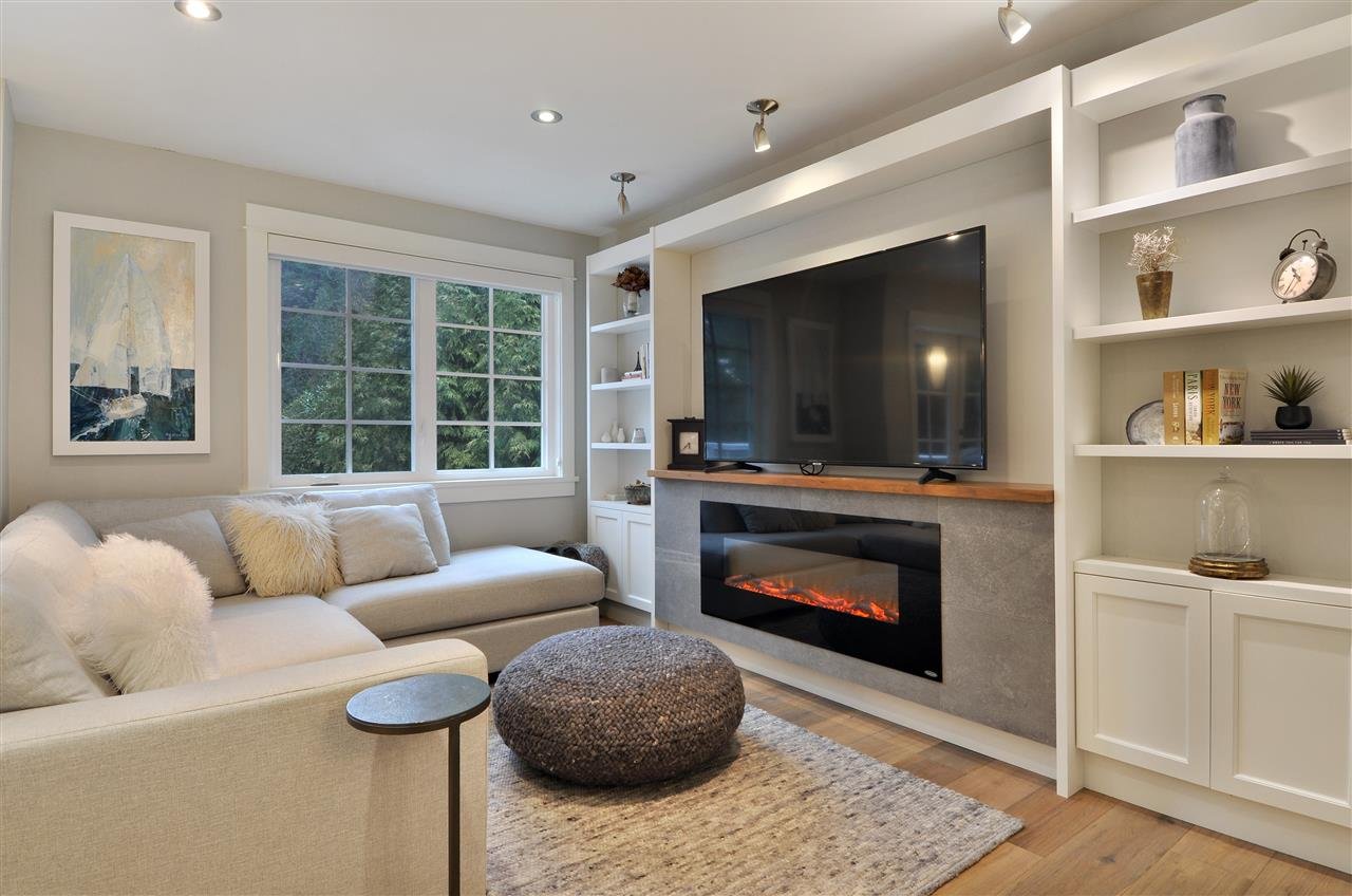 5727 Bluebell Dr
