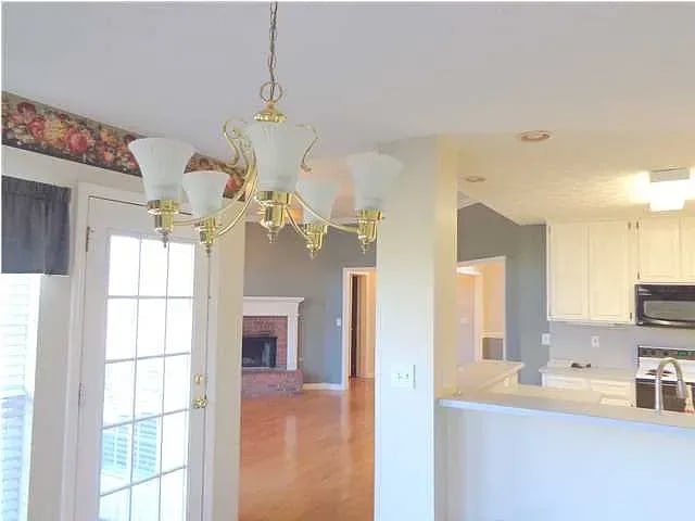 203 Lakeshore Dr