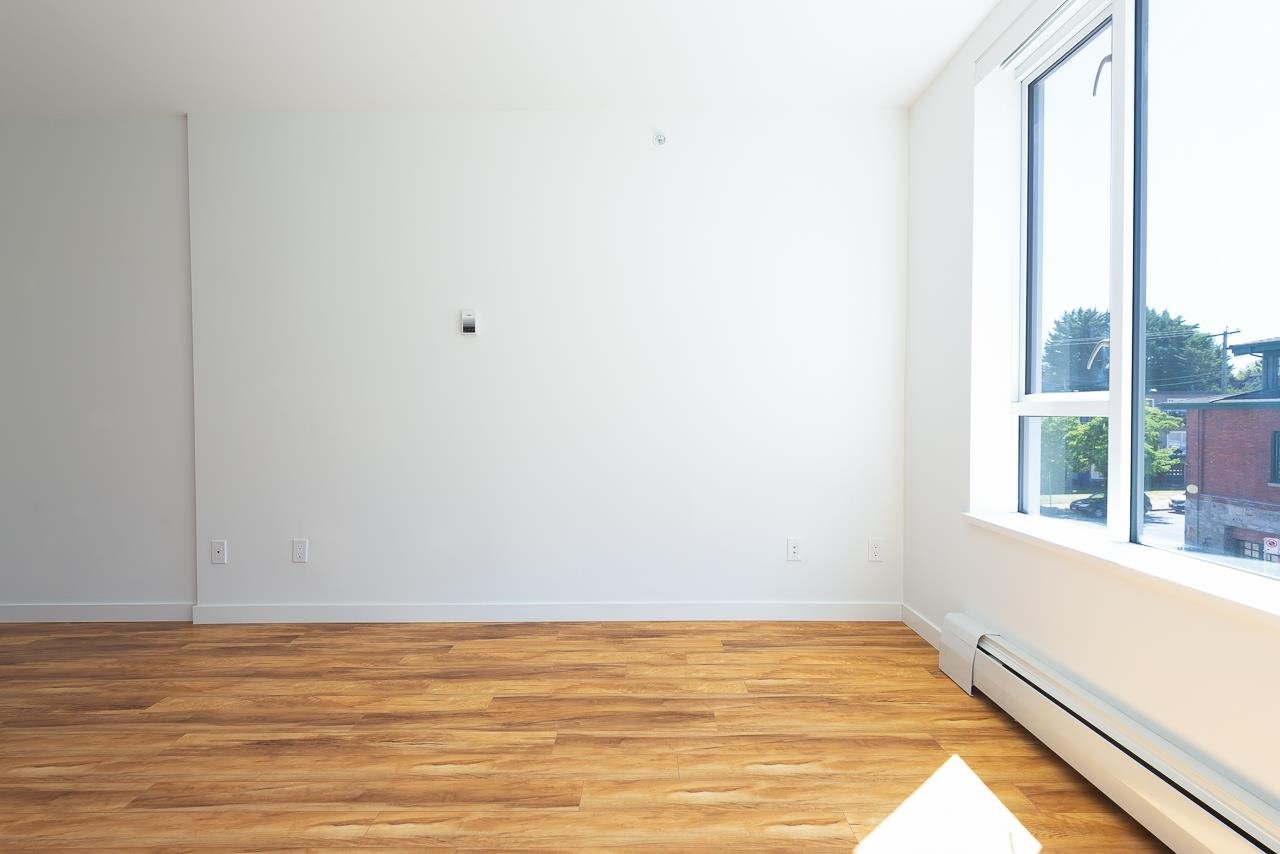 309-289 E 6th Ave