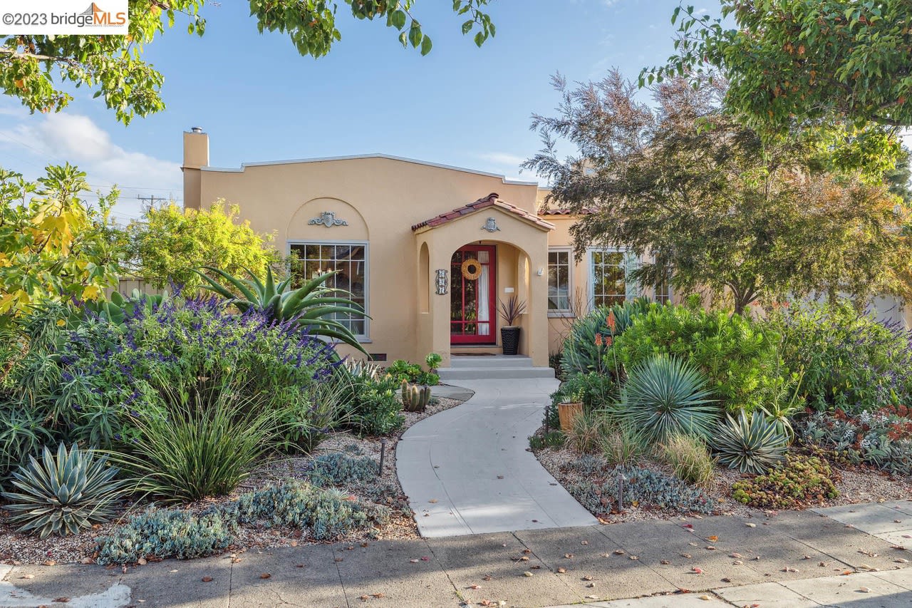 691 Victoria Ct