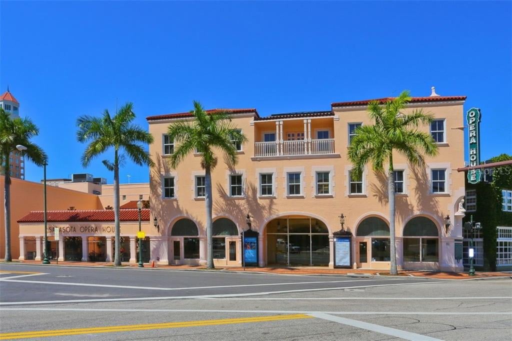988 Blvd of the Arts #612