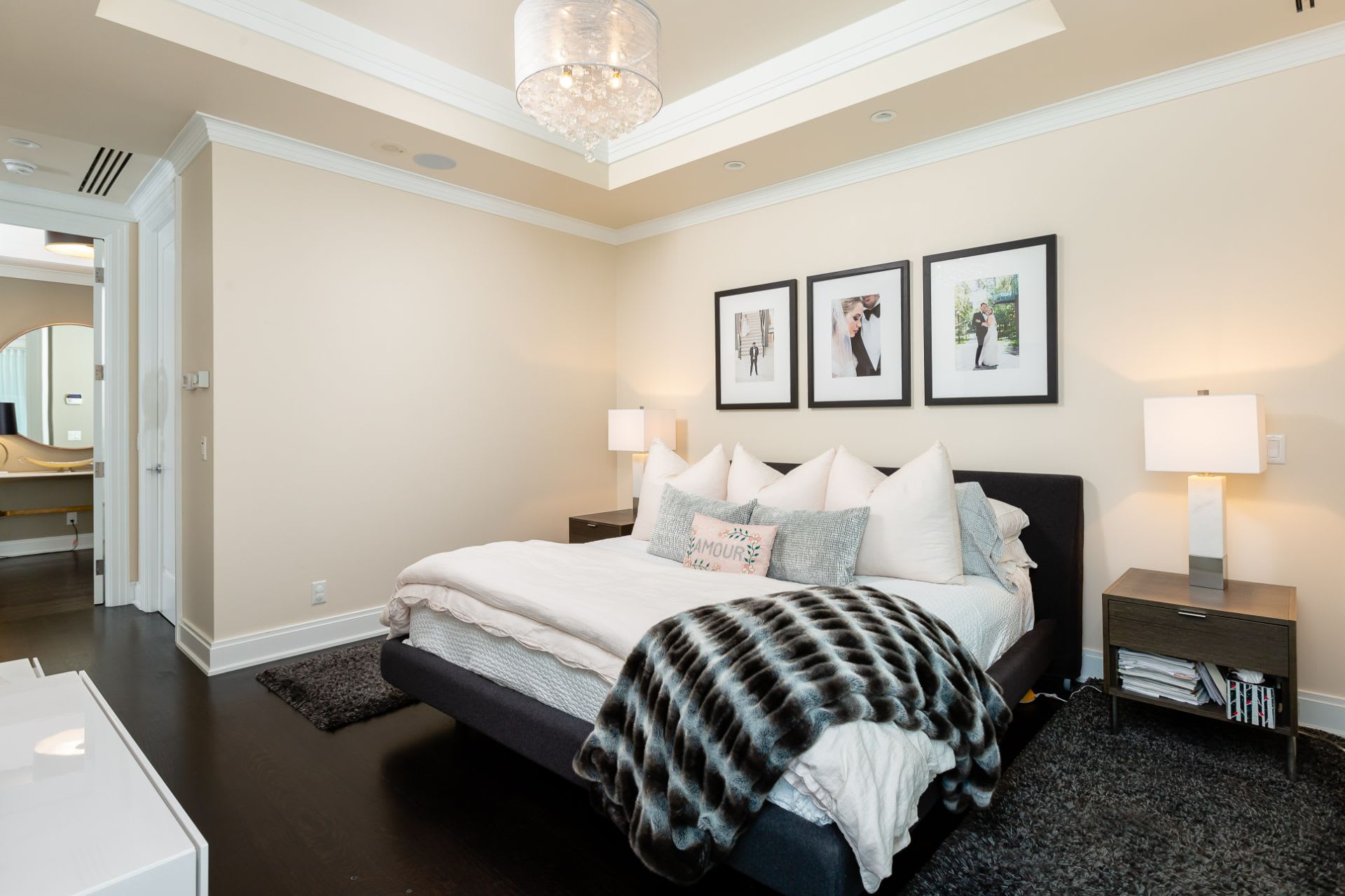 206 Bloor St W 