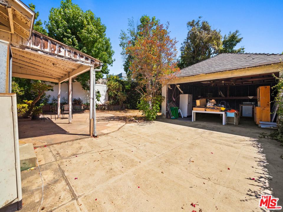 314 S Bundy Dr