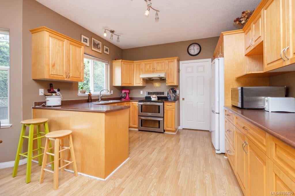 2296 Selwyn Rd, Langford
