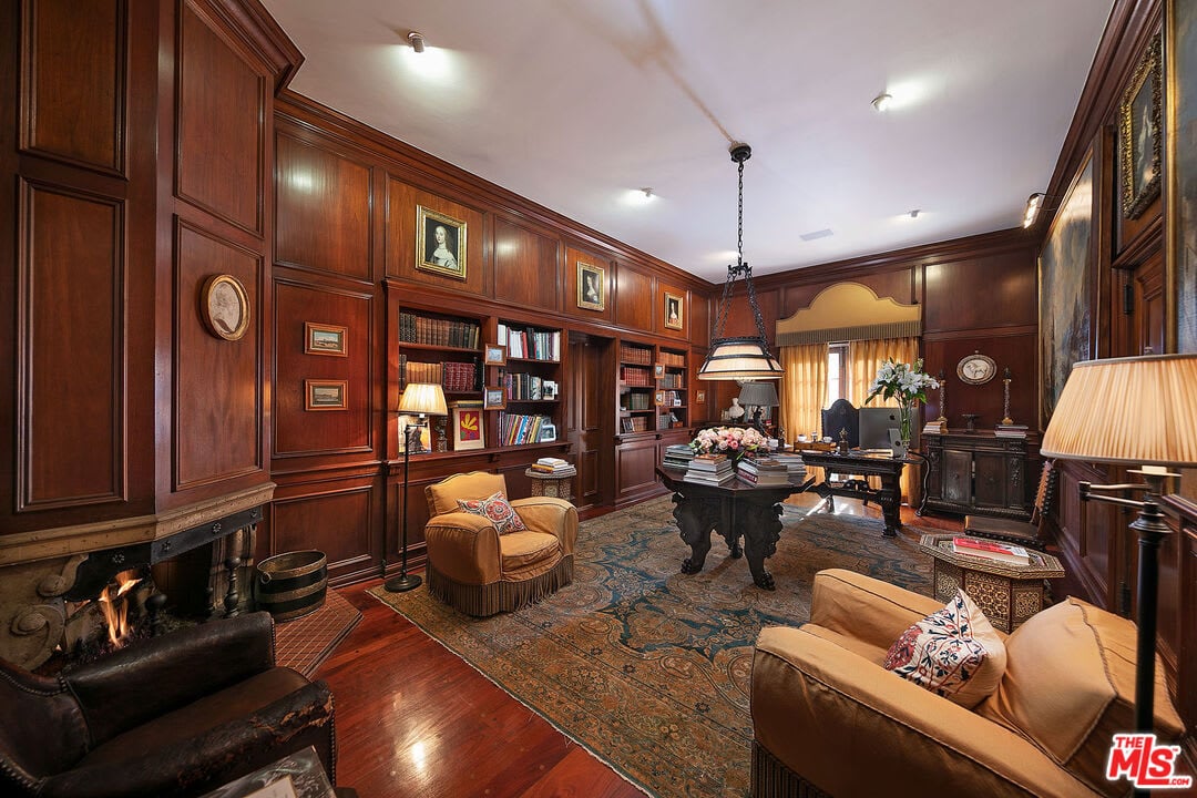 Castillo del Lago in Hollywood Hills