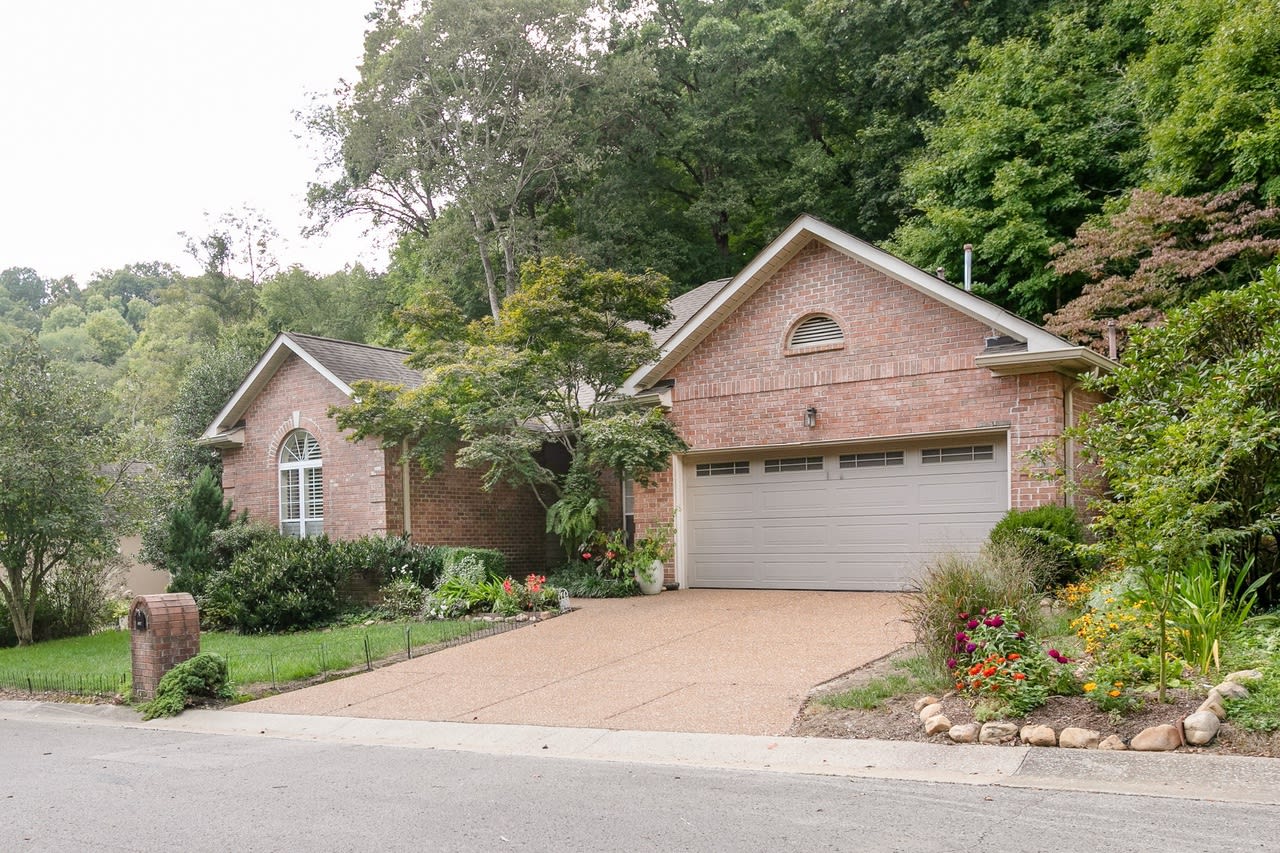 2949 Glenway Dr