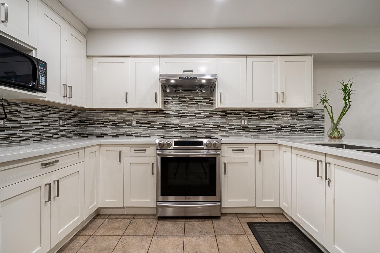 C-1133 E 29th St