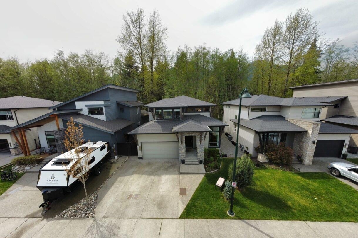 39253 Falcon Cres