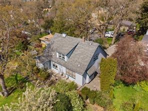 1051 Leslie Dr