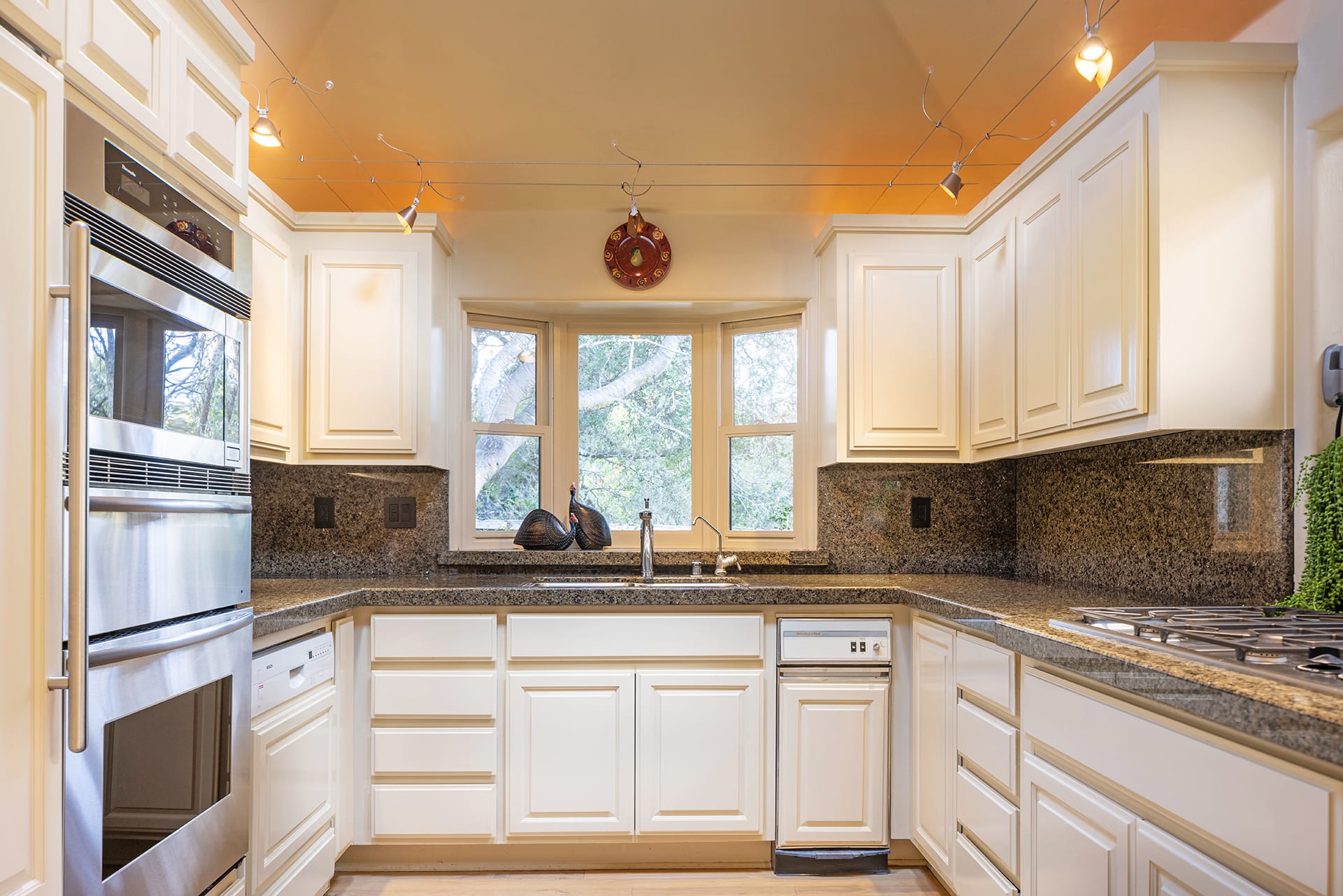 Carmel Jewel - 10th Ave 3 SE of San Carlos