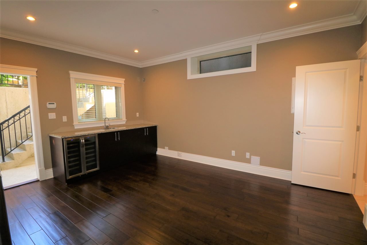 818 W 24th Ave