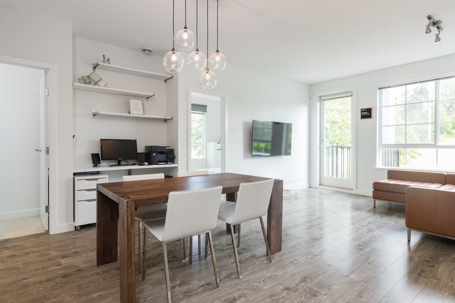 209-555 Foster Ave