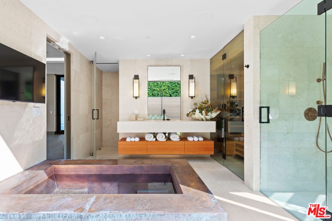 Luxe Estate