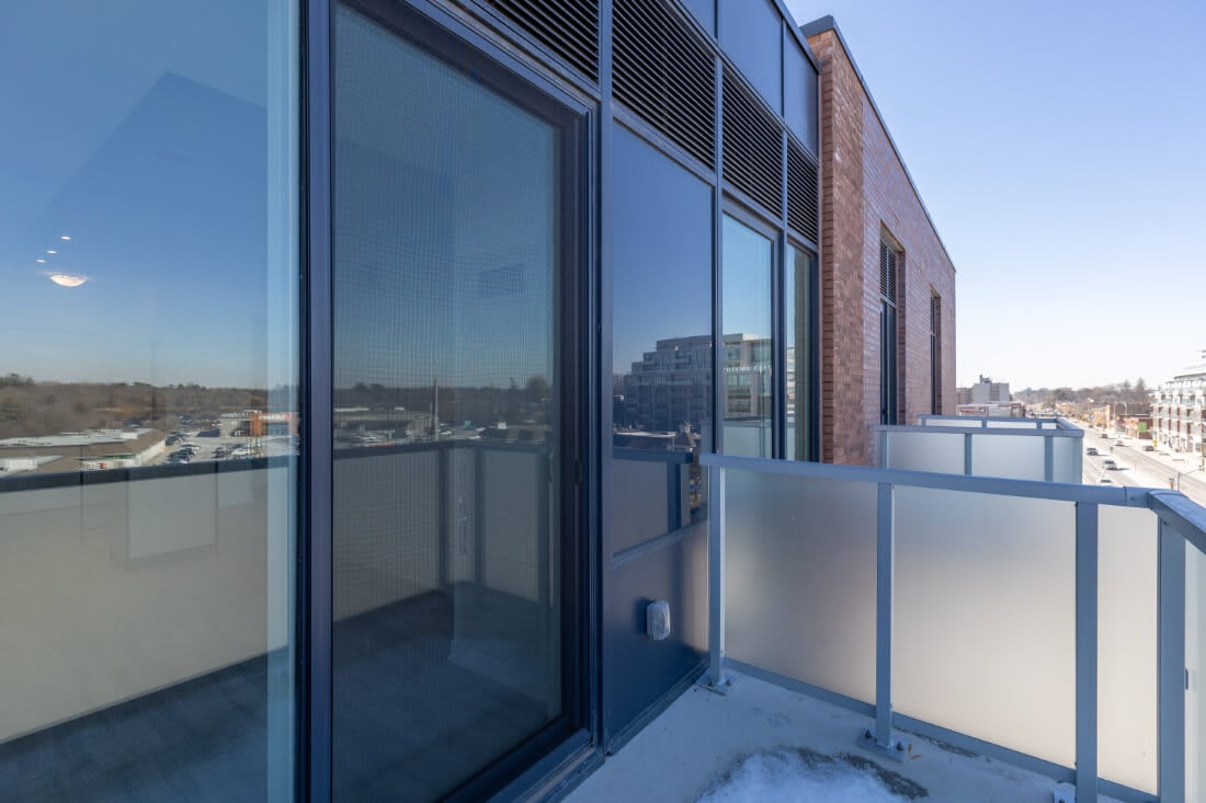 Unit 522 – 215 Lakeshore Rd W