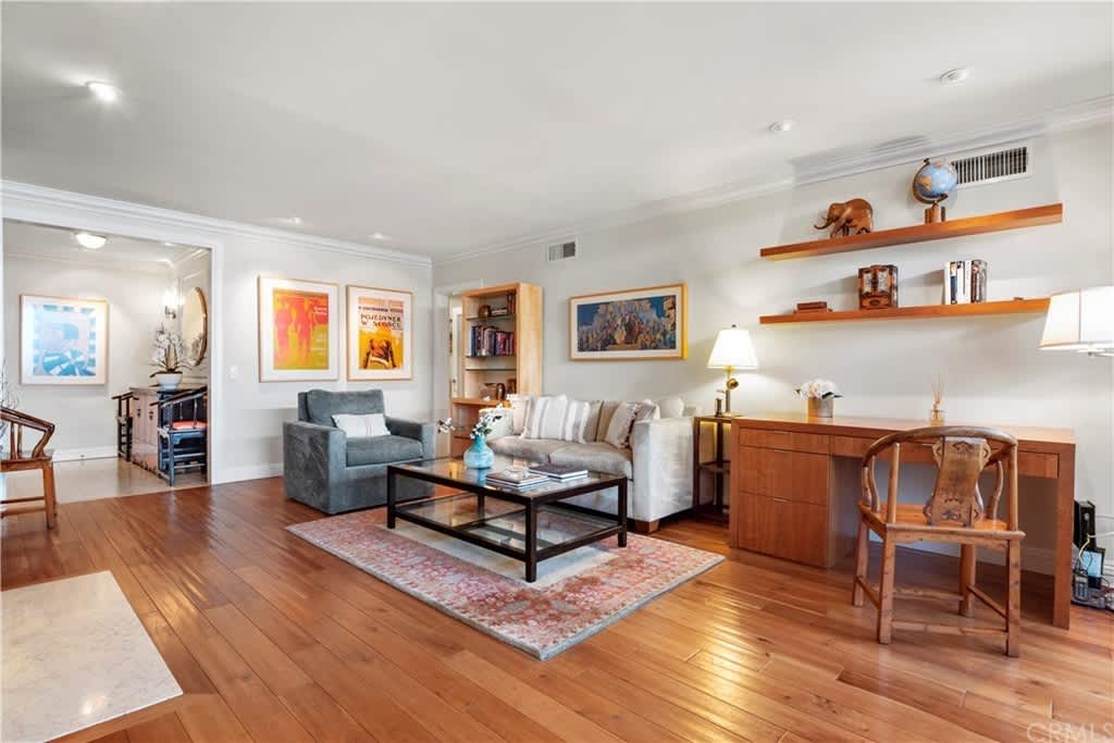 415 Montana Ave #108