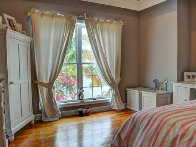 Canalfront Mansion in Port New Providence