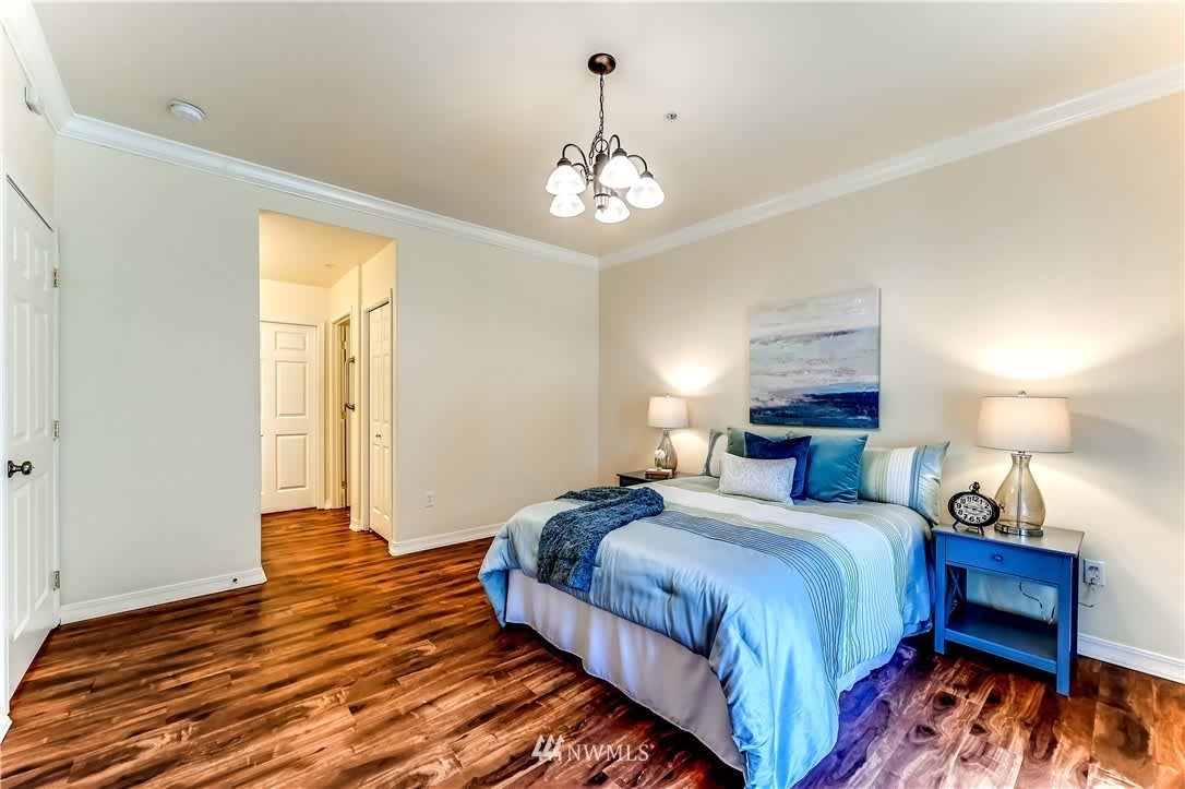4406 Providence Point Place SE #104, Issaquah, WA 98029