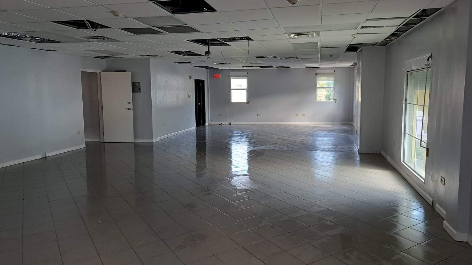 854 Commercial Space-Glancina George's Building