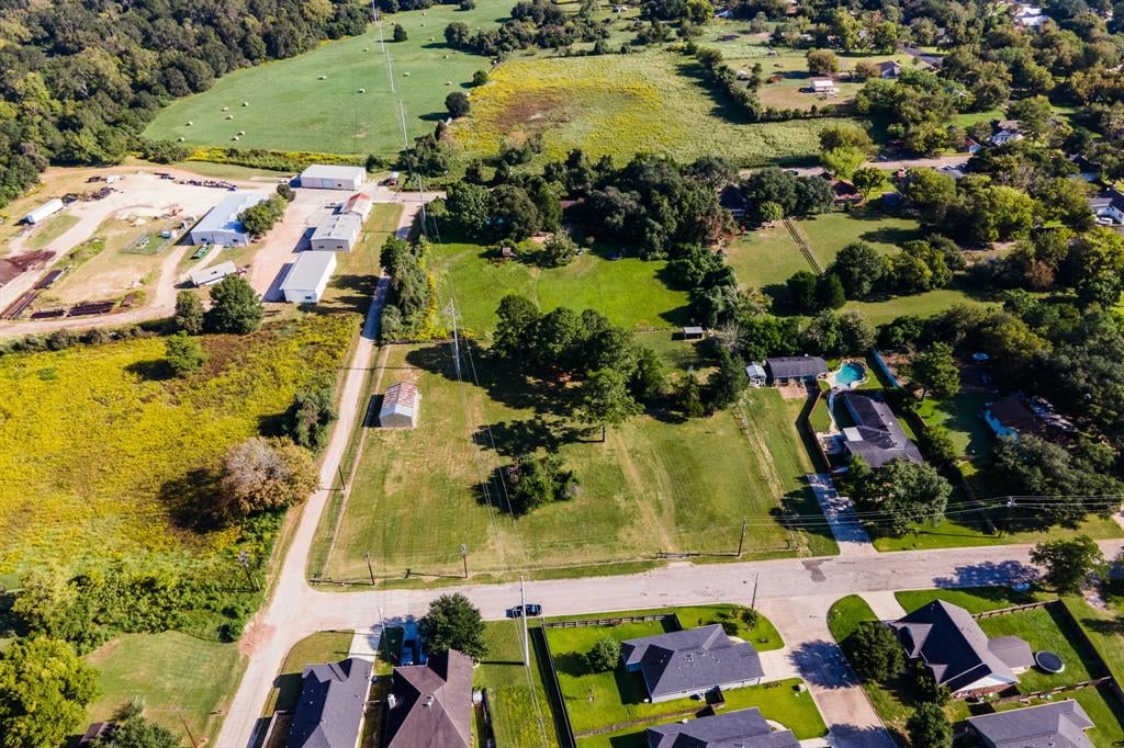 210 W Chatham St Bellville, Tx 77418