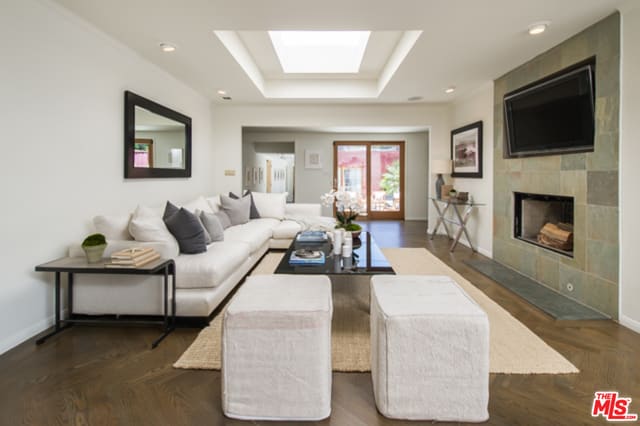385 Huntley Dr