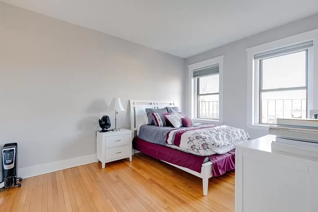 137 Peterborough St APT 3