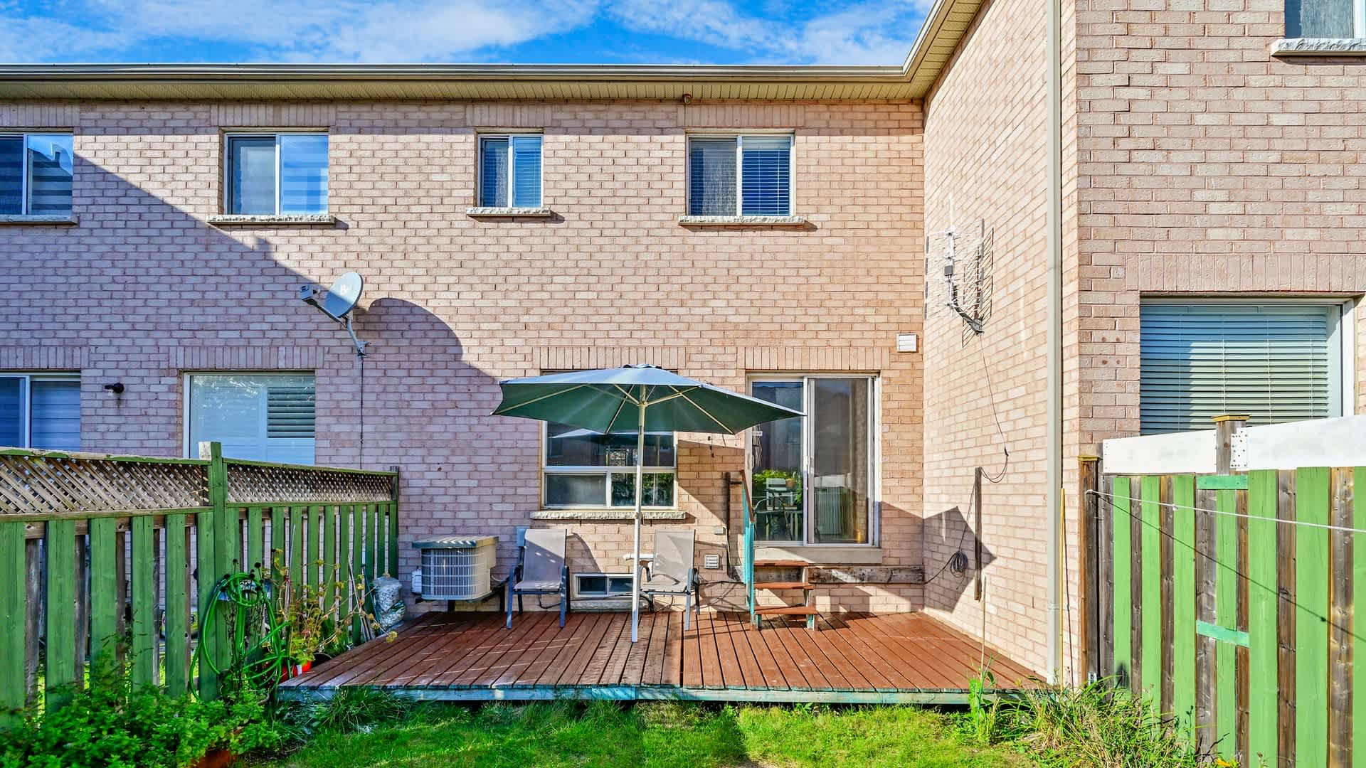 49 Macmillan Ave