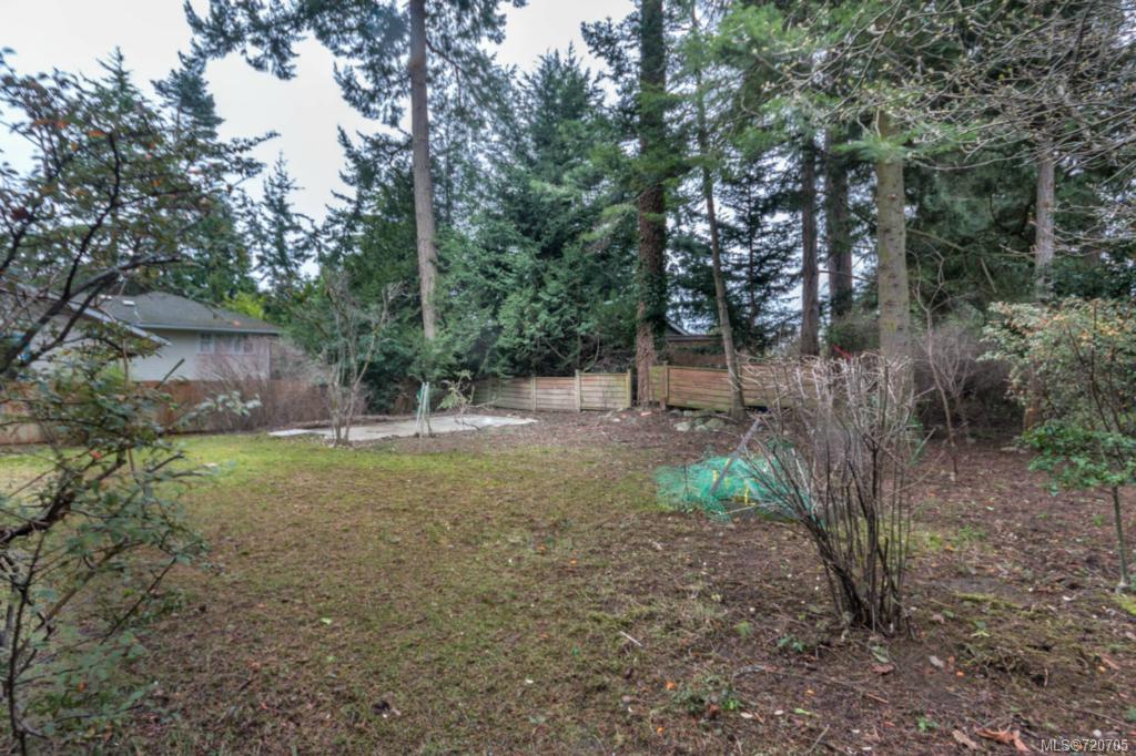2675 Arbutus Rd