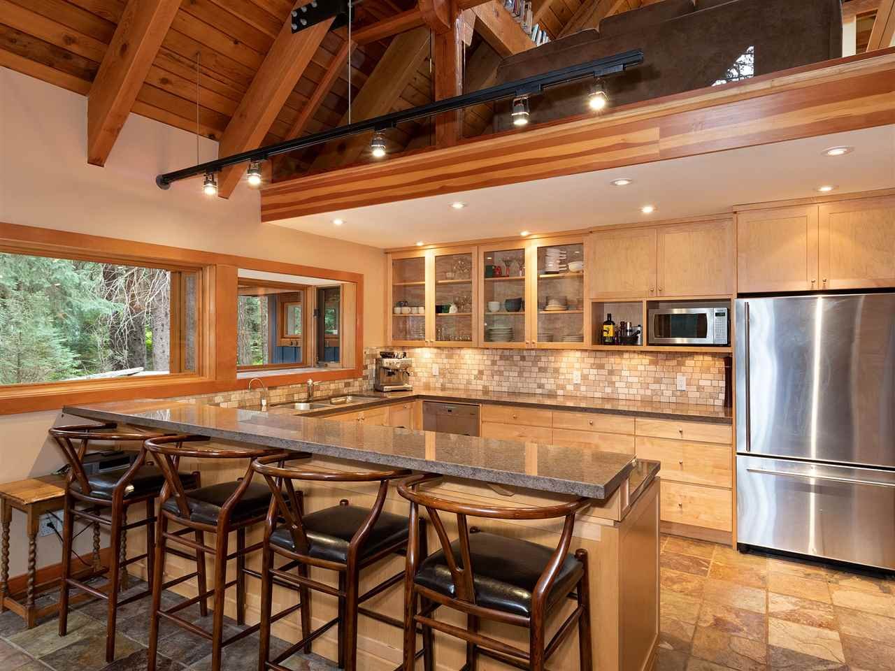 6725 Crabapple Dr