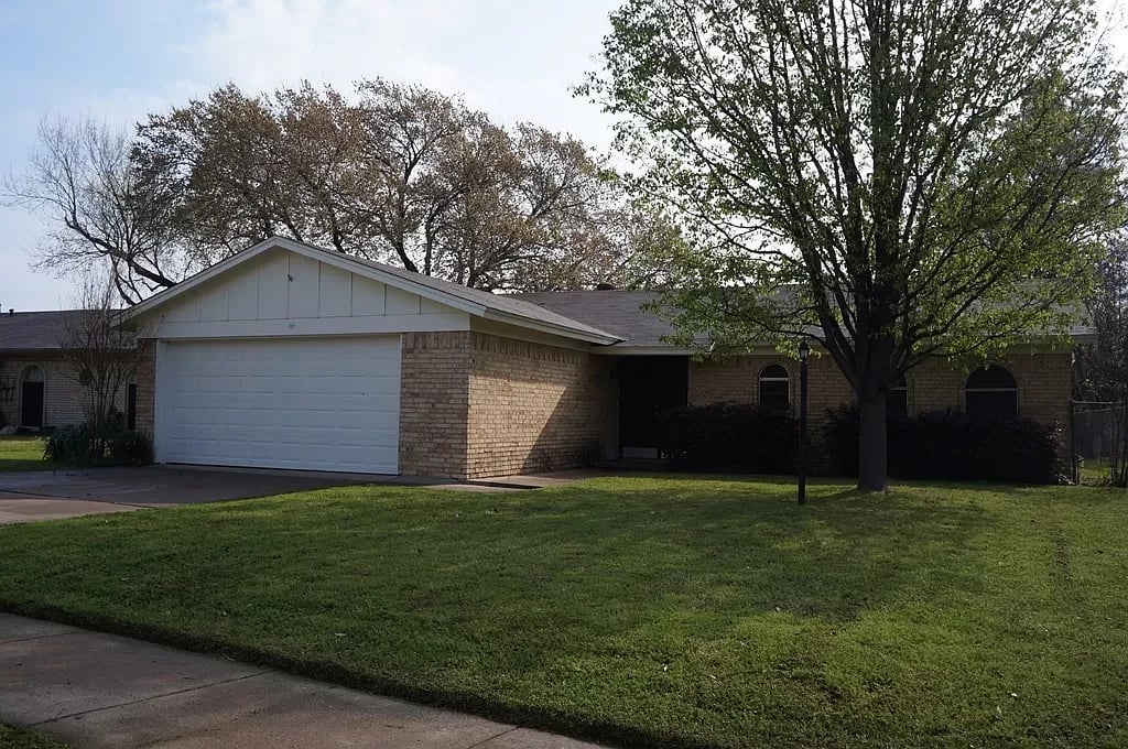 410 Vicki St