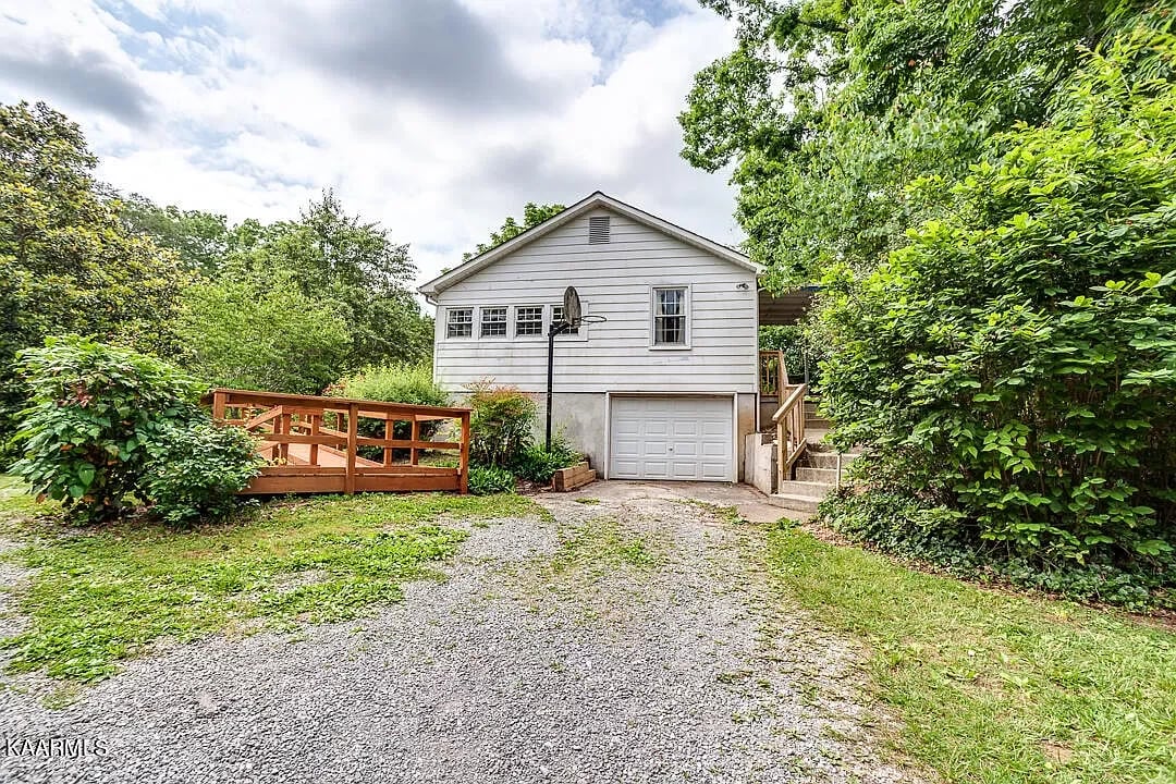 7409 Ridgeview Rd